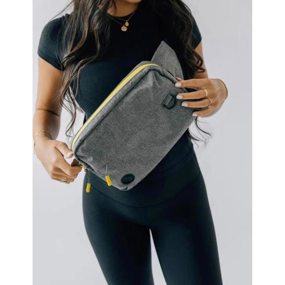 TushBaby The Pack On The‎ Go Bag Grey Fanny Pack Sling Waist Bag